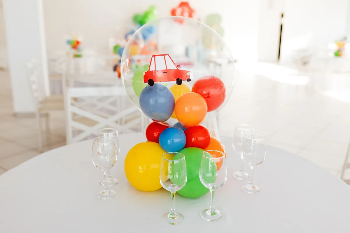 A balloon centrepiece on a party table